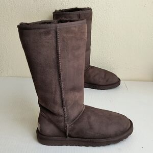 UGG Australia Classic Tall Boots Suede Brown Sheepskin Lining Size 6 Winter 5815